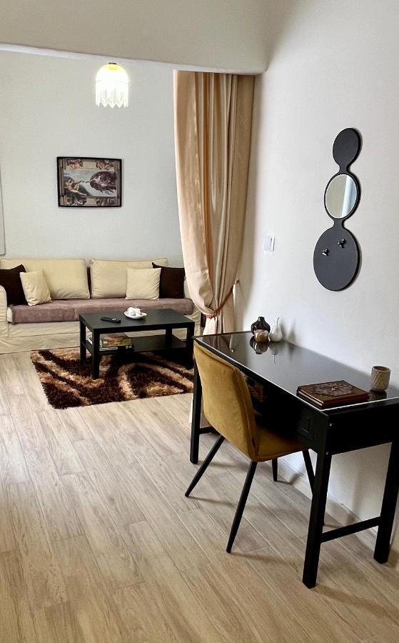 شقة Cozy House With Backyard At Iraklio Attikis أثينا المظهر الخارجي الصورة