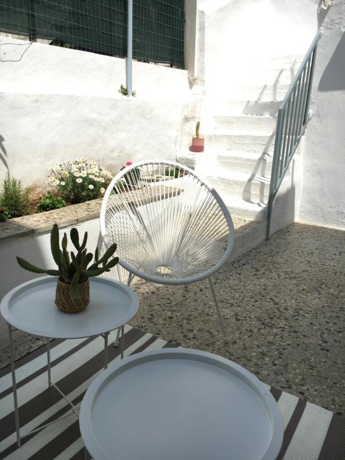 شقة Cozy House With Backyard At Iraklio Attikis أثينا المظهر الخارجي الصورة