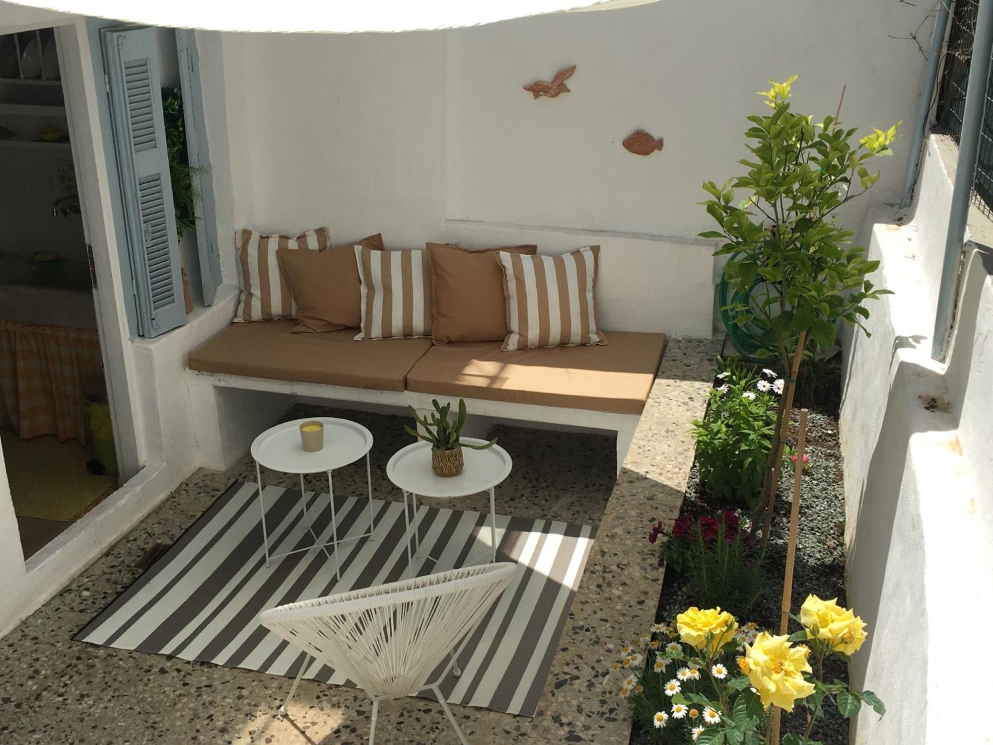 شقة Cozy House With Backyard At Iraklio Attikis أثينا المظهر الخارجي الصورة
